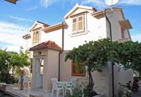 Apartments with a parking space Supetar, Brac - 6037